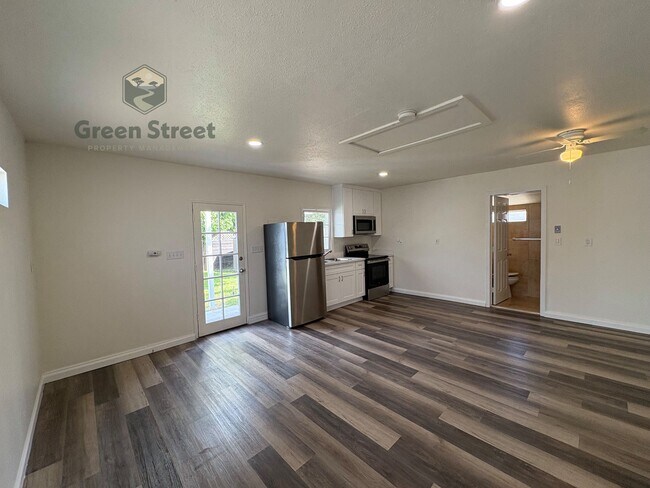 Building Photo - 1719 Oliver Ave