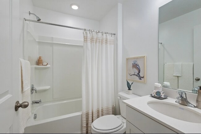 Building Photo - 3 Bed/3 Bath Townhouse in Saratoga Springs