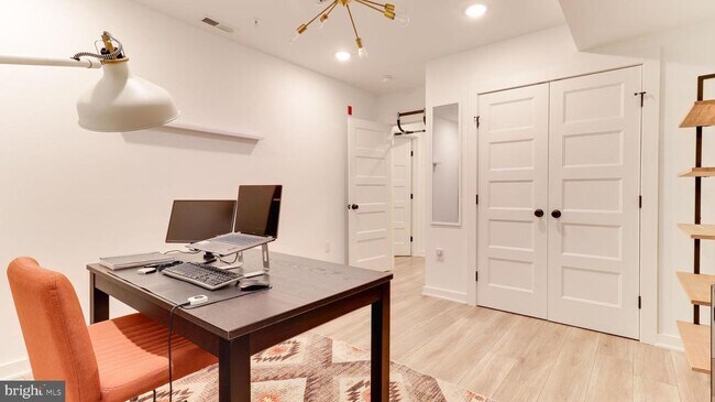 Building Photo - 1206 N Orianna St