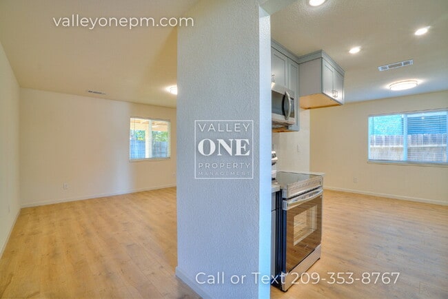 Building Photo - 1634 Arlington Ct