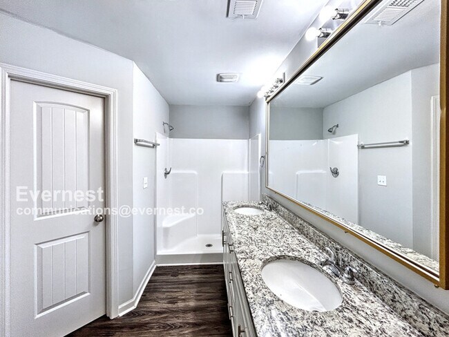 Building Photo - 3 Bed/2.5 Bath Home with Garage / Pet-Friendly / Coming Soon!