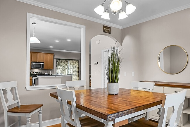 Building Photo - 1519 Thoroughbred Blvd