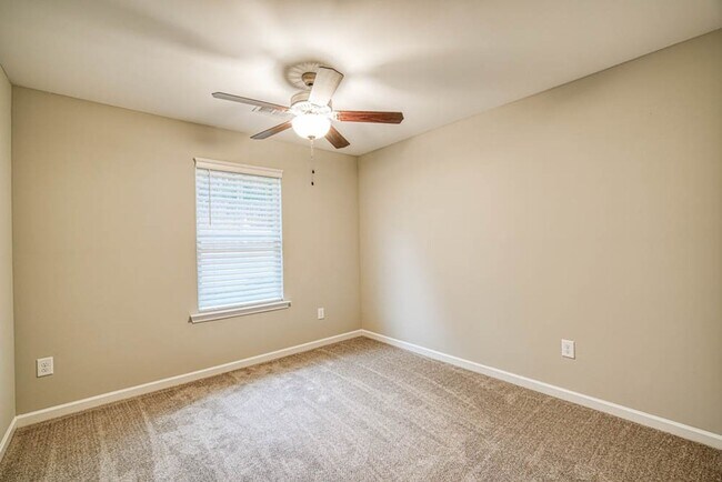 Building Photo - Craftsman Style Home in Greer