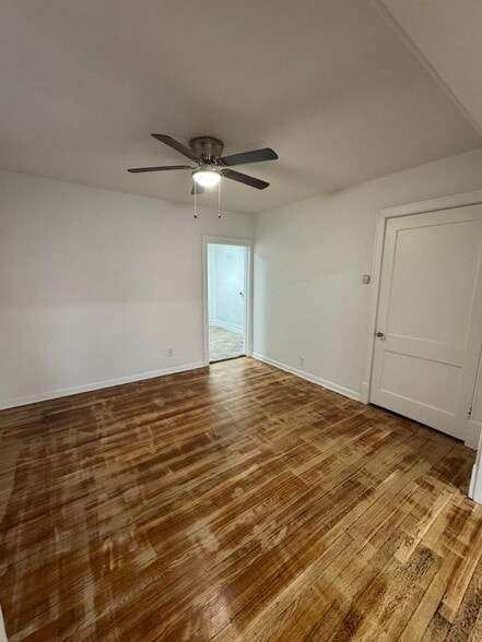 Building Photo - 4962 Lindenwood Ave