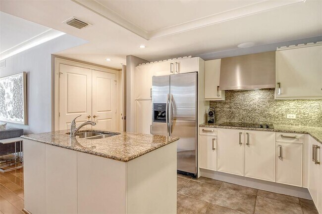 Building Photo - 1350 Main St