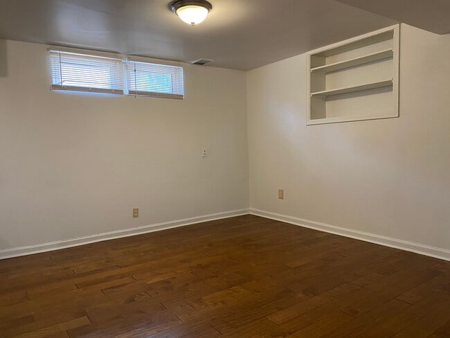 Building Photo - 1212 E 19th St