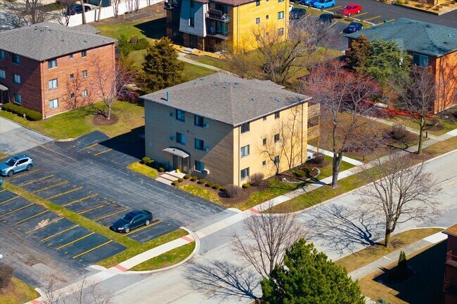 Building Photo - 708 W 65th St