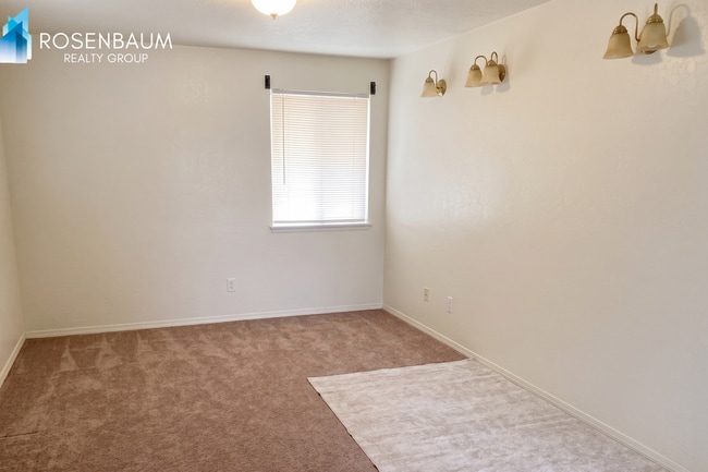 Building Photo - Charming 2-Bedroom, 1-Bath Duplex with Private Backyard & Garage in Prescott Valley