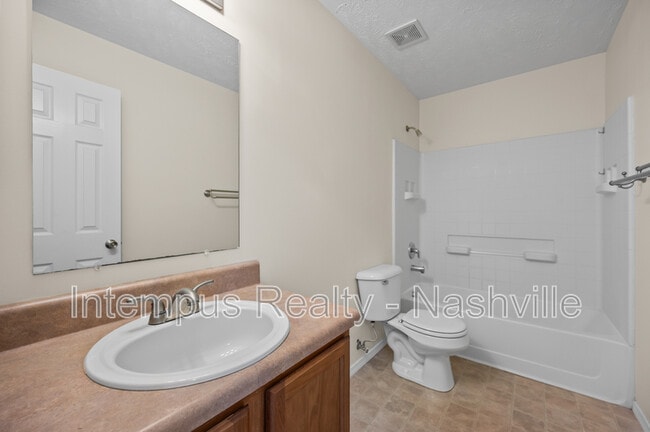 Building Photo - 3236 Woodpoint Dr