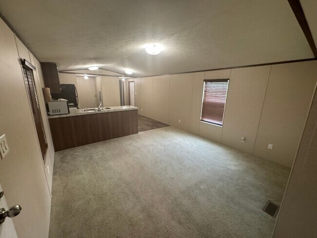 Building Photo - 4773 Lord Rd