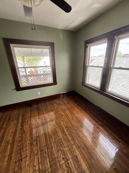 Building Photo - 3418 W 45th St