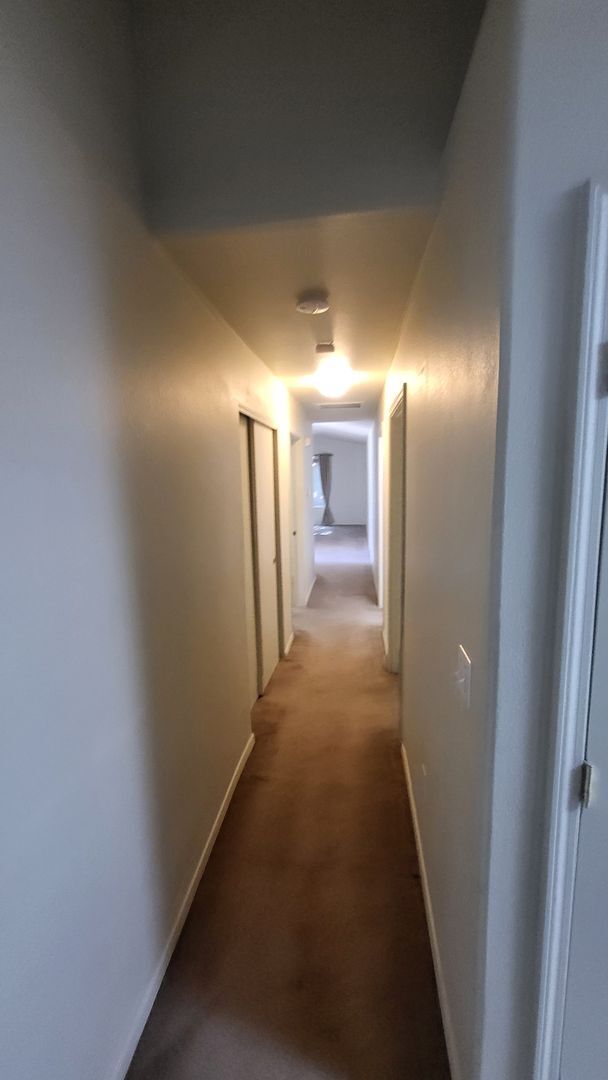 Building Photo - 562 NE Negus Loop