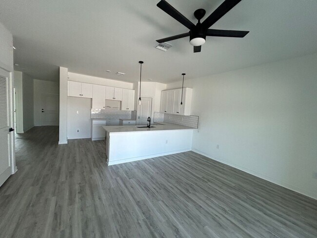 Building Photo - 1112 Bismarck Rd