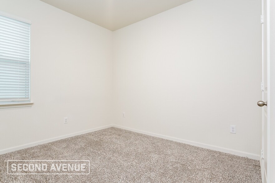 Building Photo - 1413 Sunkiss Dr