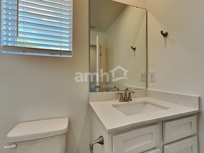 Building Photo - 543 Armstrong Curv