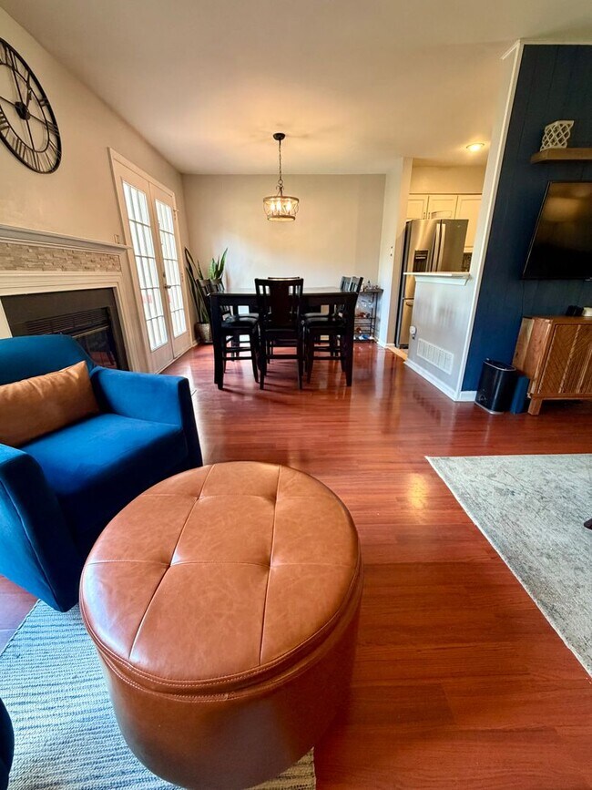 Building Photo - Stunning 3-Bedroom Townhome Nestled in Andorra Woods! Available mid-August!
