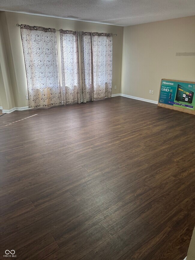 Building Photo - 10881 Clear Spring Dr