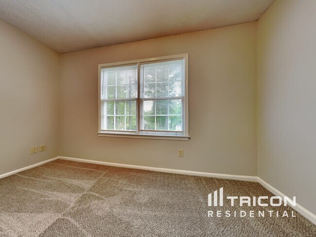 Building Photo - 955 Willow Run