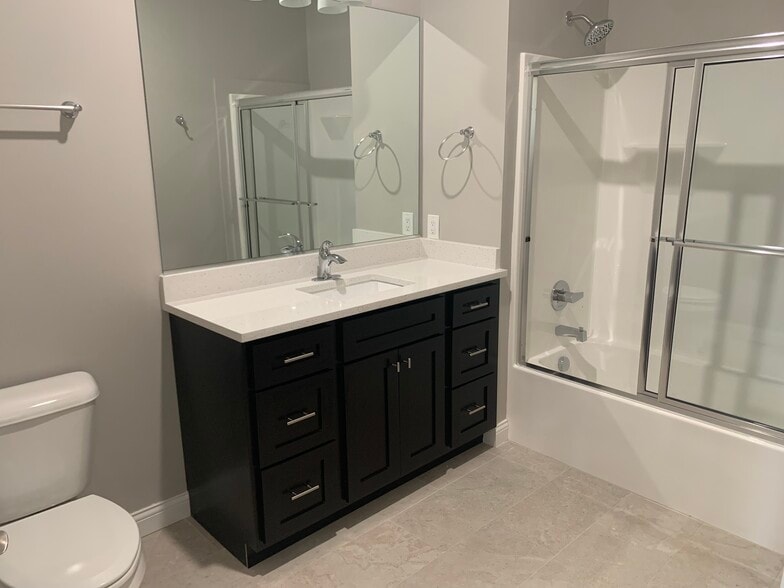 Building Photo - 403 W University Ave