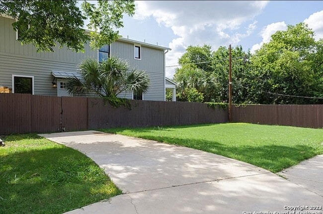 Building Photo - 319 E Courtland Pl