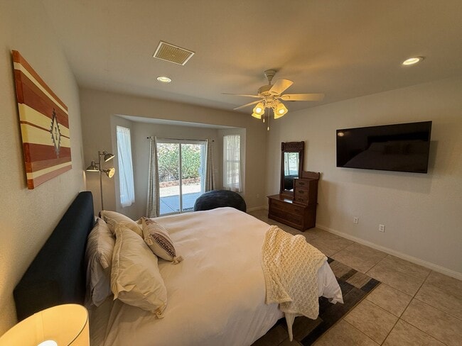 Building Photo - ?Unfurnished  dream home in the magical bo...