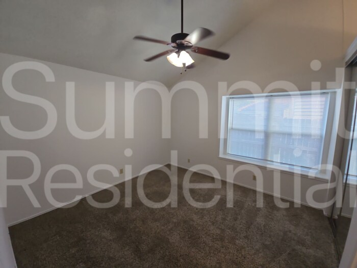 Building Photo - 1607 Parkwood Dr