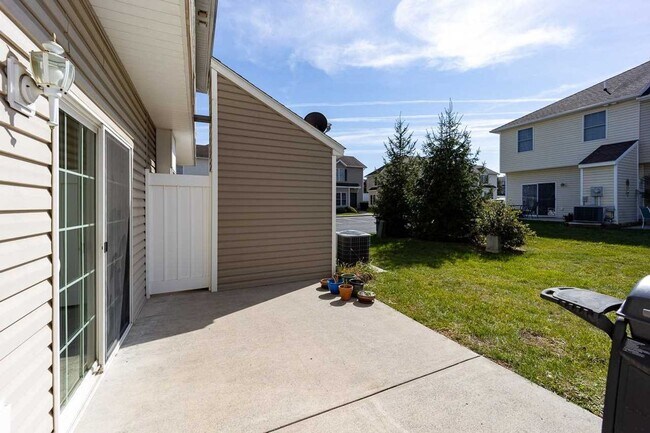 Building Photo - Liberty Square Townhouse with Upgrades!