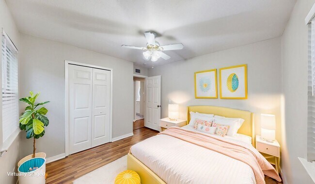 Building Photo - 1404 Meadowcrest Dr