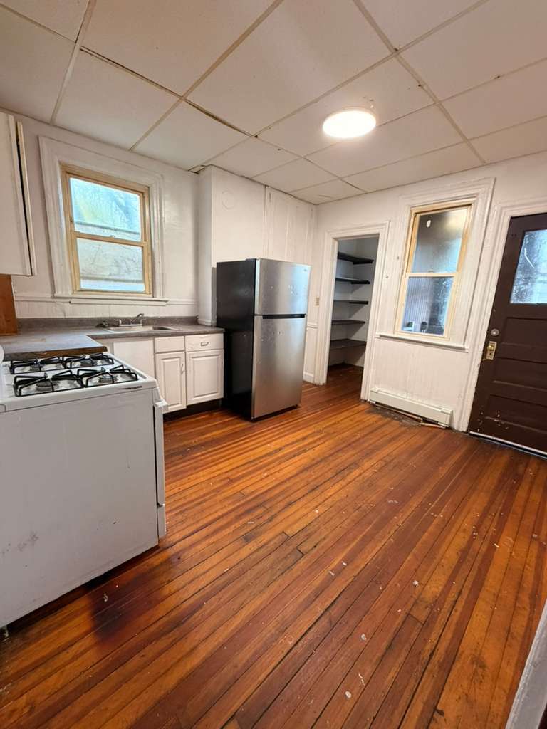 Building Photo - 385 Orange St