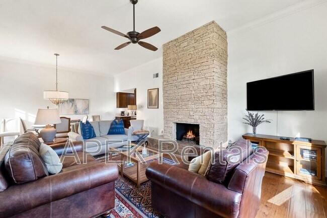 Building Photo - 74939 Vía Lago