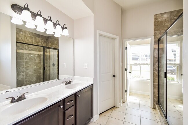 Building Photo - 3363 Hill Valley Ln