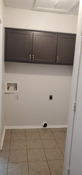 Building Photo - 7738 Staci Ct