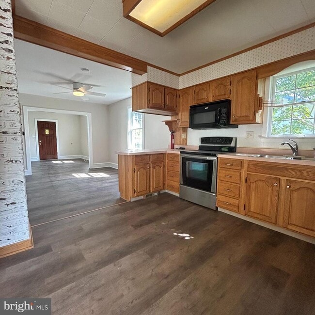 Building Photo - 379 Dehaven St
