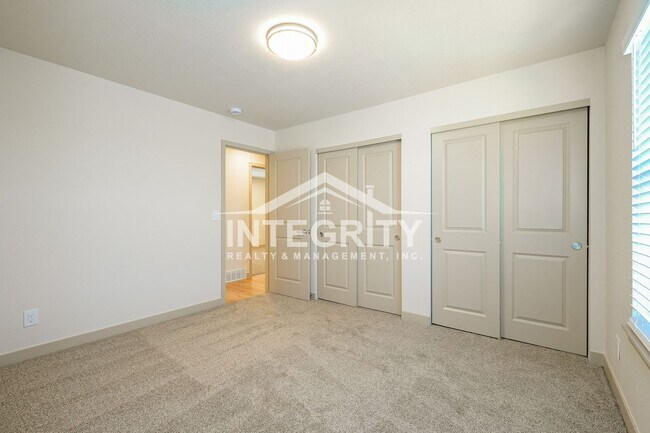 Building Photo - 6475 W Kingsley Ave