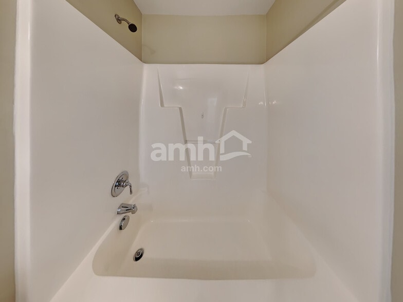 Building Photo - 56 Locket Dr