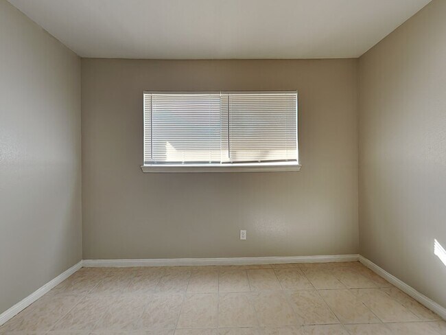 Building Photo - 16362 Brinkwood Dr