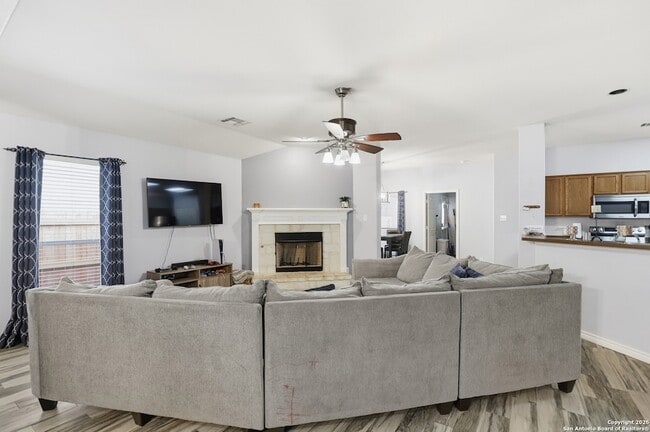 Building Photo - 414 Willow Grove Dr