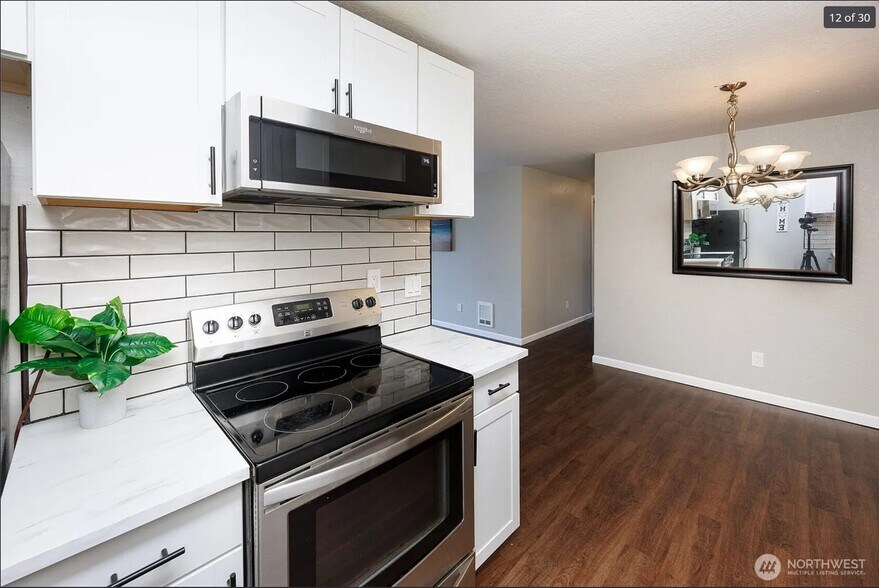 Building Photo - 16817 Larch Way
