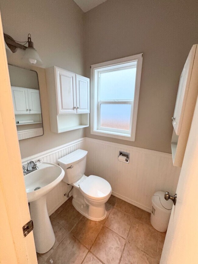 Building Photo - Gardener's Delight 4 Bed, 2.5 Bath House w...