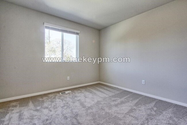 Building Photo - 4 Bed, 2.5 Baths Home in Ridgefield