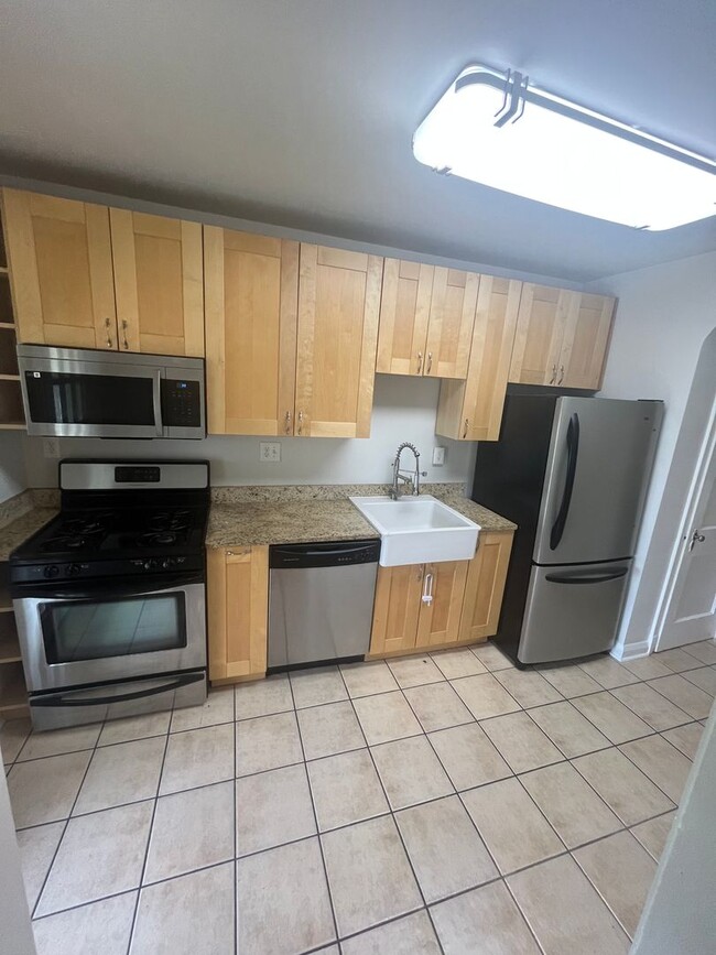 Building Photo - 3515 Parklawn Ave
