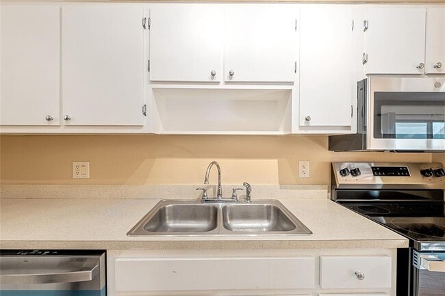 Building Photo - 3057 NW 28th Cir