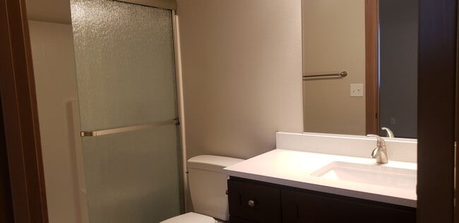 Building Photo - 1404 E 6th St