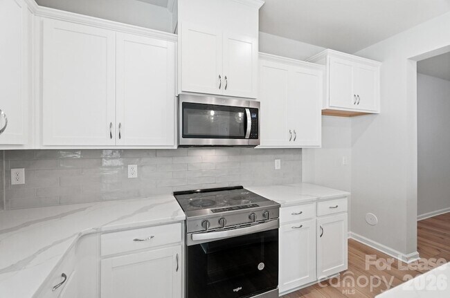 Building Photo - 14862 Tamarack Drive