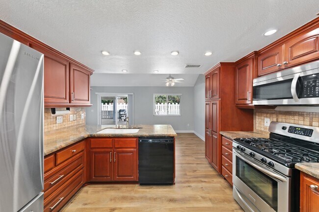 Building Photo - Modern Eco-Friendly Oasis in Central San D...