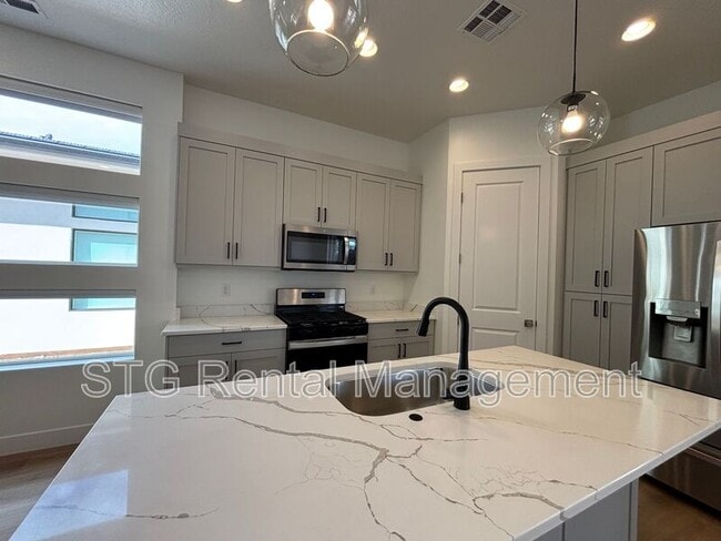 Building Photo - 2963 E Snowberry Dr