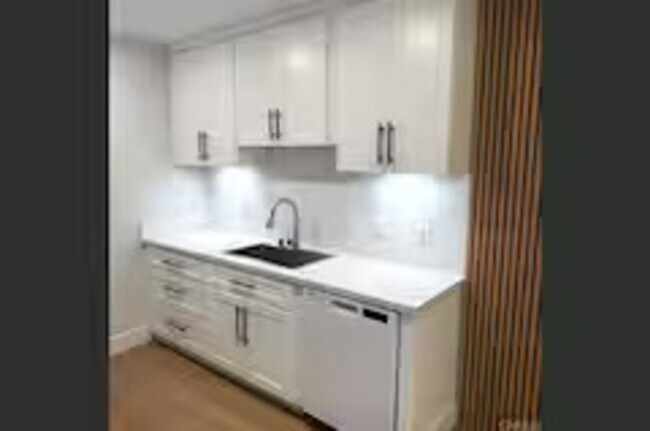 Building Photo - 9568 Carroll Canyon Rd