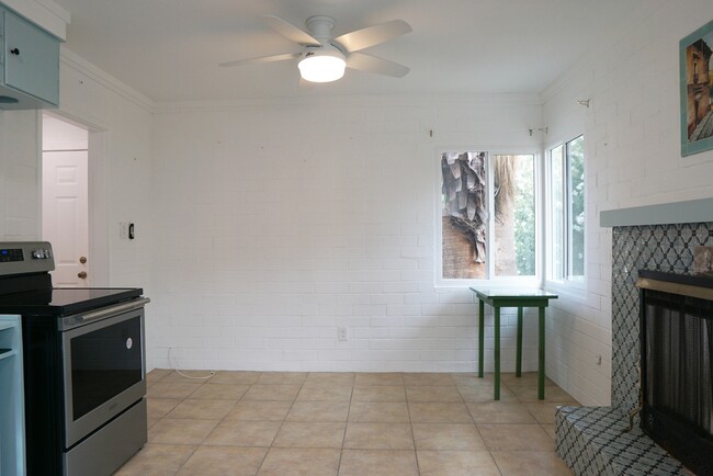 Building Photo - 53424 Avenida Martinez