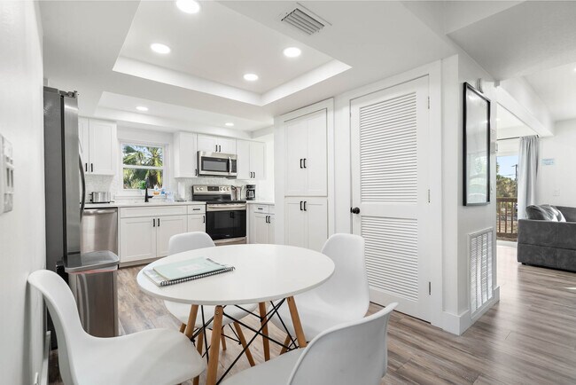 Building Photo - 113 4th Ave