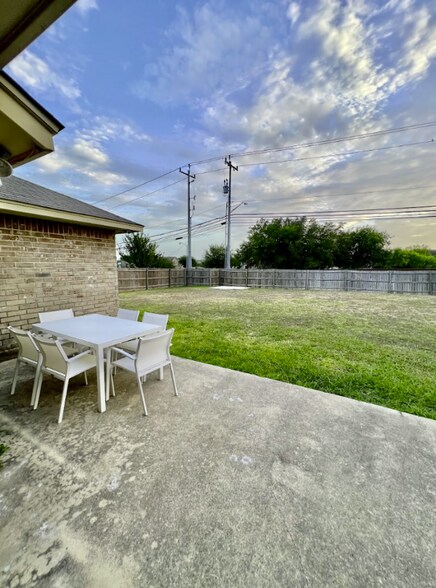 Building Photo - 550 Westoak